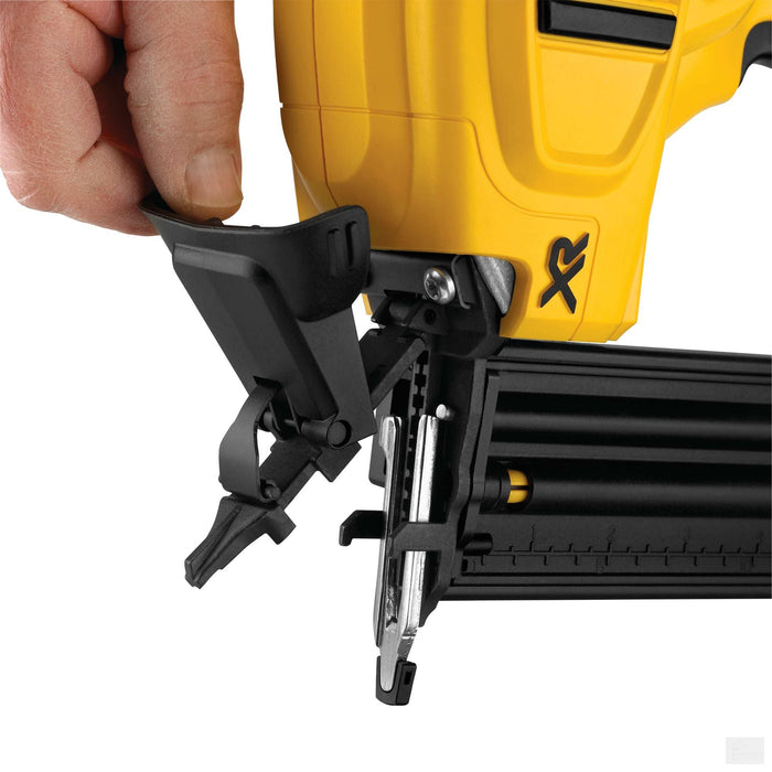 DEWALT 20V MAX Lithium-Ion 18-Gauge Cordless Brad Nailer Kit with 2Ah Battery, Charger and Bag (DCN680D1)