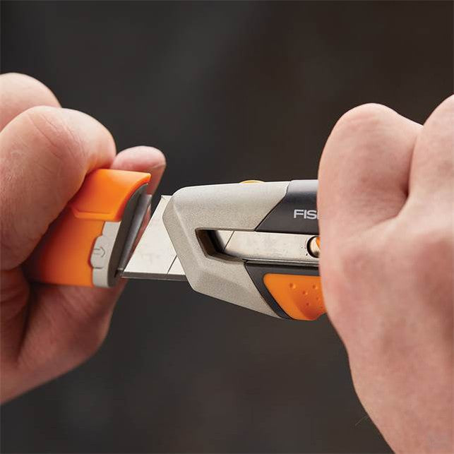 Fiskars® Pro Retractable Snap-Off Utility Knife 25 mm [770220]